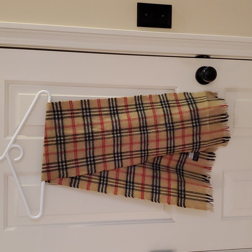Halston lambswool Burberry style check scarf